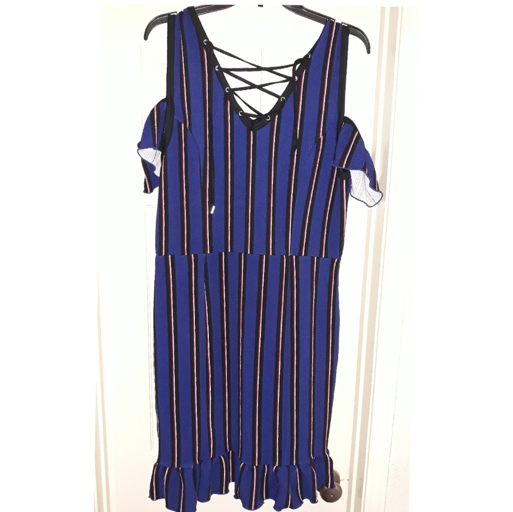 XOXO Strip Dress - Picture 3 of 6
